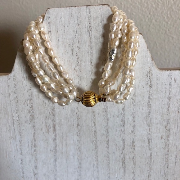 Freshwater Seed Pearl Bracelet w/ Gold Tone Clasp. - Picture 2 of 5